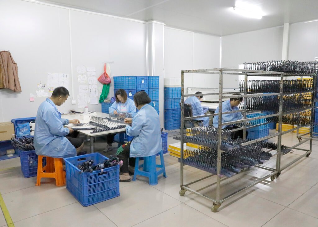 Injection molding and hand assembly at the Daiqi Glasses Nanchang manufacturing facility