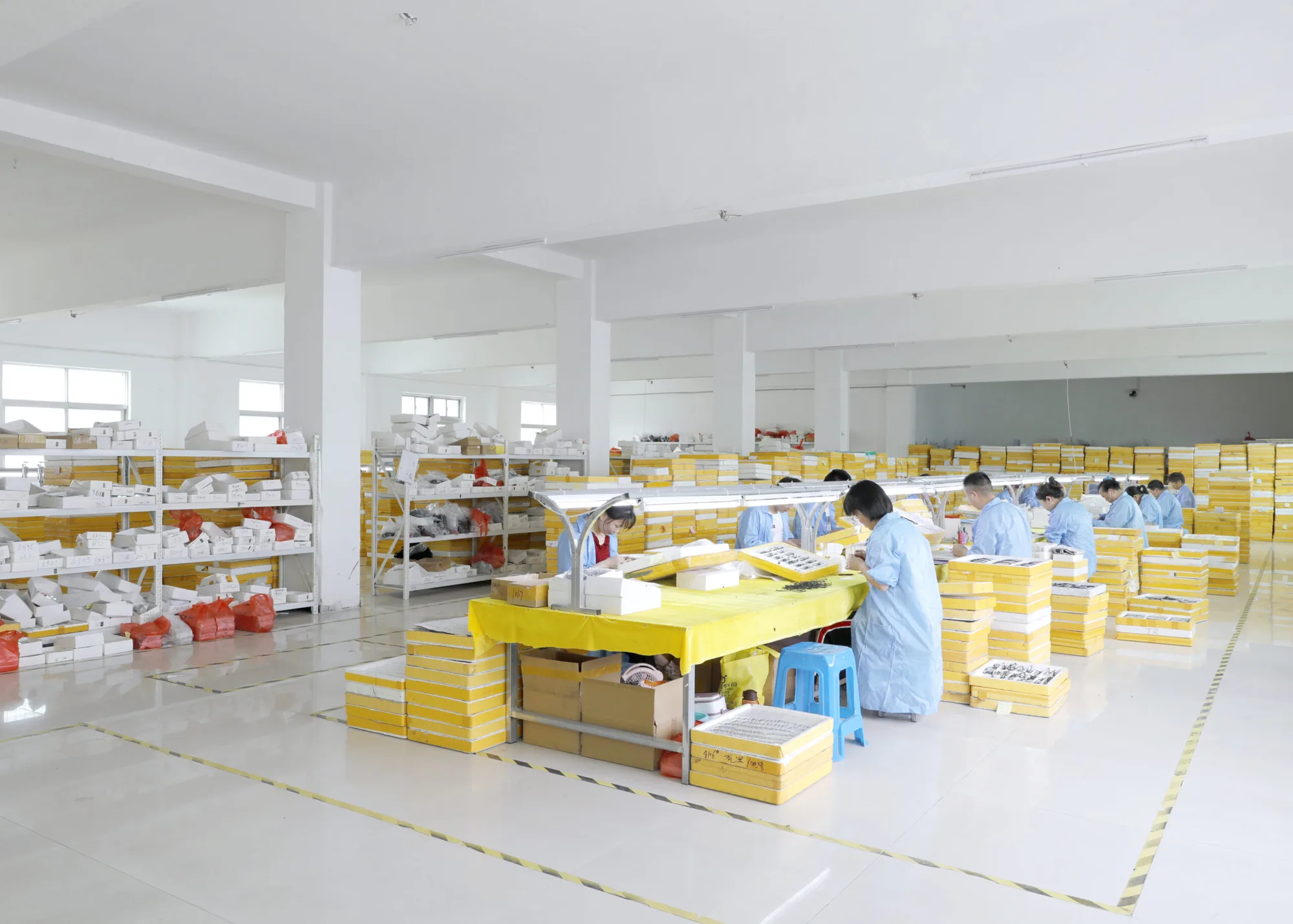Small batch custom eyewear reducing inventory risk for optical stores